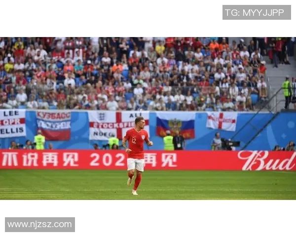 百威足球明星海报展现激情与荣耀引领球迷热潮